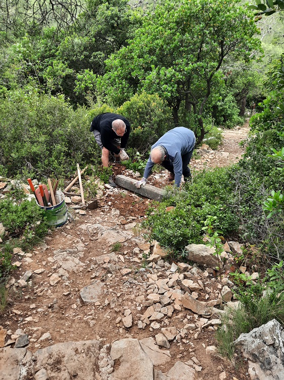 réfection des marches depuis la Fons d'Arques